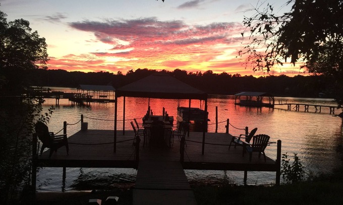 Barium Springs House | Sunset Serenity/Kayaks Included/Beach Fire Pit/Pier Fishing