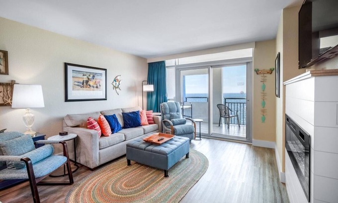 Downtown Myrtle Beach Condo | Sunset Shores 2BR OF with Balcony