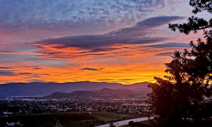 Black Mountain House | Sunset Suite Luxury Vacation Rental