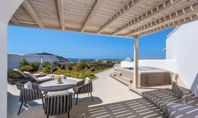 Akrotiri Hotel | Sunset Superior Suite with outdoor Hot Tub