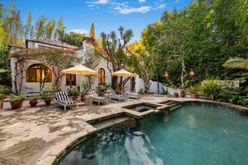 Hollywood Hills West Apartment | Sunset Vale