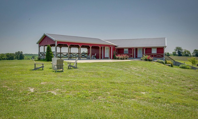 Clinton County Apartment | ‘Sunset View’ Home: 1 Mi to Smithville Lake!