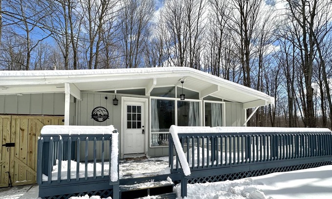 Elmira House | Sunset View Cottage