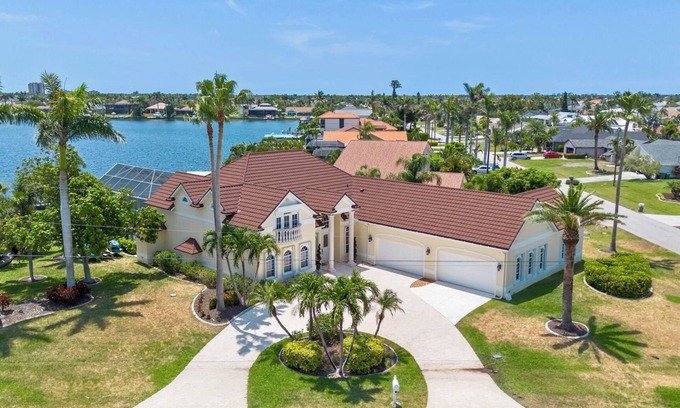 Eight Lakes Villa | Sunset view villa
