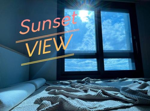 Seo-gu Bed & Breakfast | Sunset View - Women only