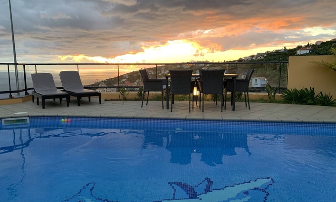 Canhas Villa | Sunset villa with heated pool and stunning views