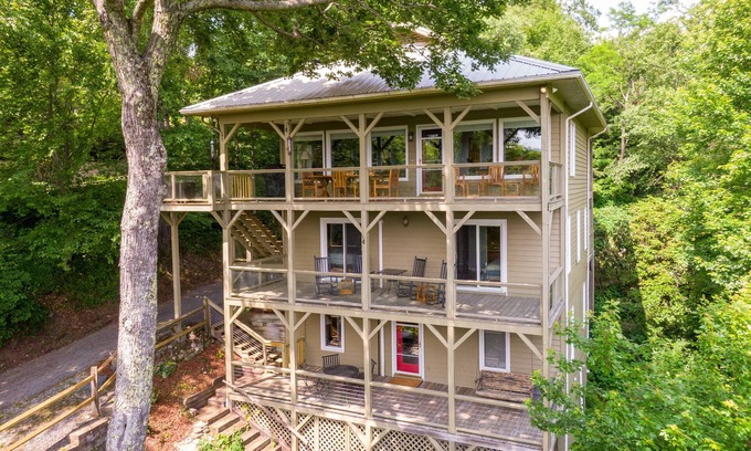 Blowing Rock House | Sunset Vista at Misty Mountain - Mountain views, pet friendly, hardscaped firepit