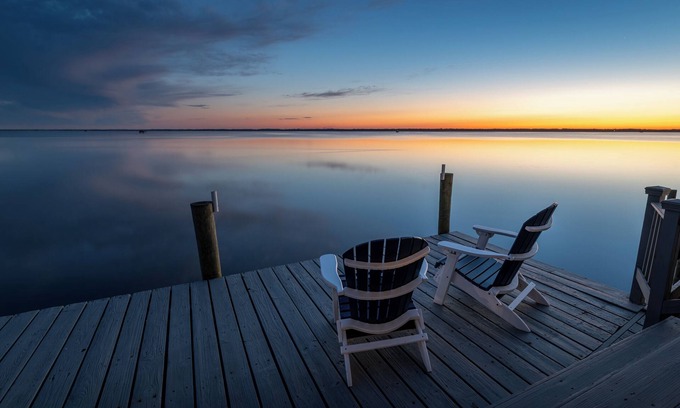 Sandbridge Cottage | Sunsets | Beach + Pool + Pickleball | Pet Friendly