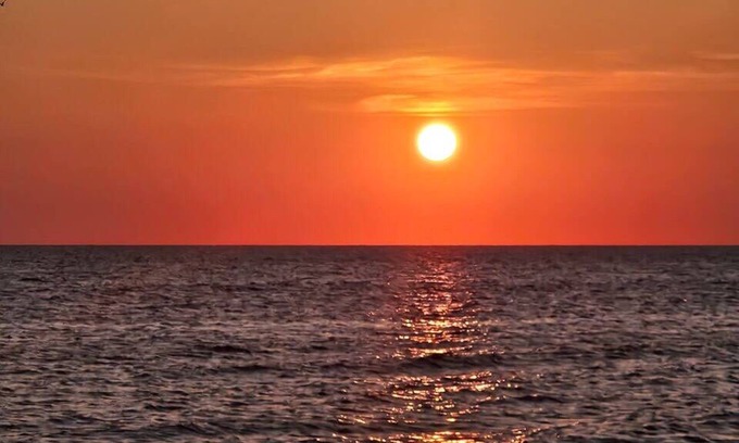 Goshen House | SUNSETS Couples families , Beach, deck, screen porch BBQ WiFi bch tags, dogs ok