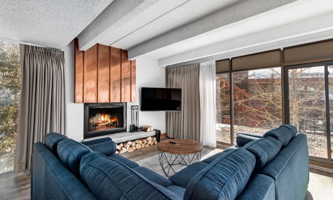 Copper Mountain Condo | Sunsets in Copper Mountain CO:- Ski in/Ski out with an amazing view