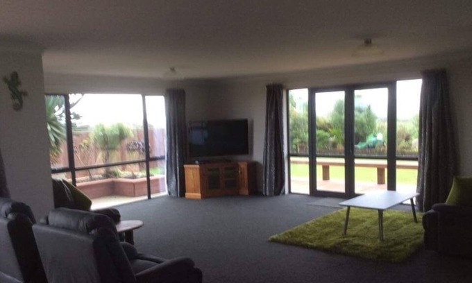 Little Wanganui House | Sunsets in paradise - your home away from home