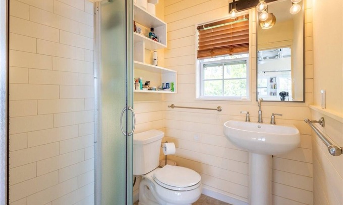 Baiting Hollow Cottage | Sunsets over Long Island Sound nPeaceful retreat on the North Shore
