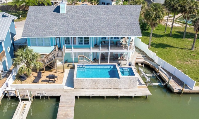 Key Allegro House | Sunsets | Private Pool & Hot Tub | Green Lights | Boat Lift | Icemaker