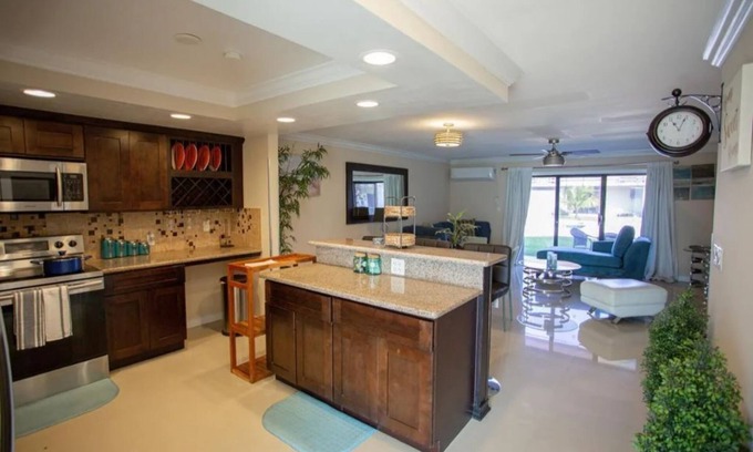 Yeoman Wood Condo | Sunshine and solace at this luxury Bahamas retreat.