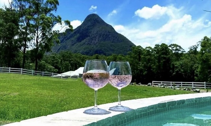 Glass House Mountains House | Sunshine Coast Farm Stay