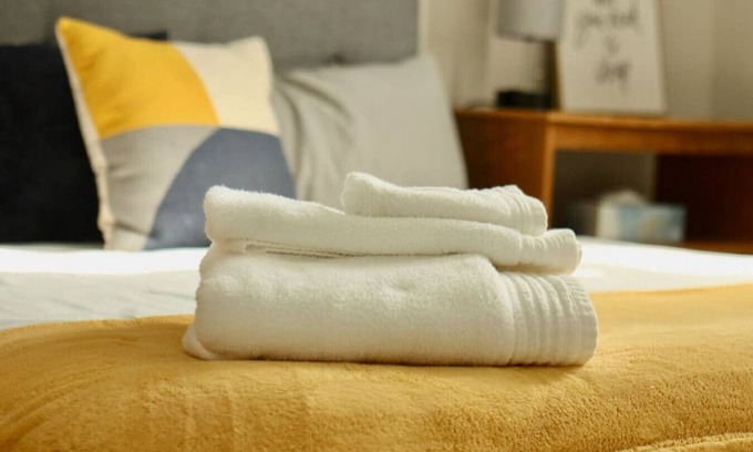 Rosewood House | Sunshine BNB in Downtown Cola- walk to 5 Parks!