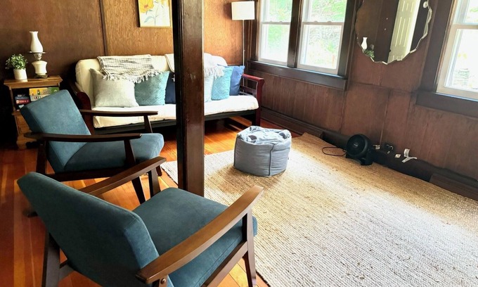 Smallwood Cottage | Sunshine Country Cottage near Bethel Woods Center for the Arts