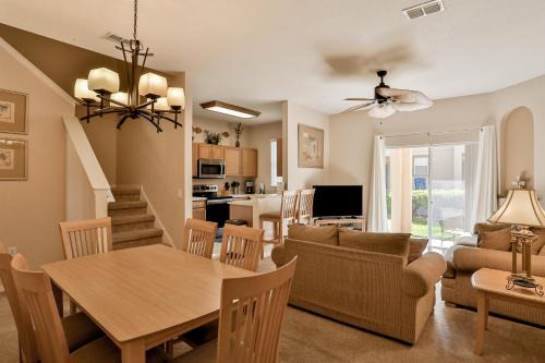Regal Palms House | Sunshine Delight