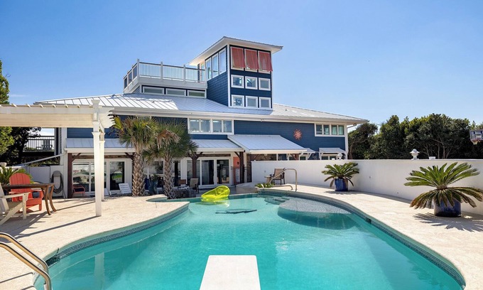 Pine Knoll Shores House | Sunshine Estate - Oceanfront House, 8BR, 5BA, Pine Knoll Shores