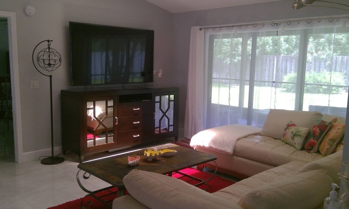 Boynton Beach House | Sunshine Haus - Clean & Quiet - Minutes to Beach or Shopping