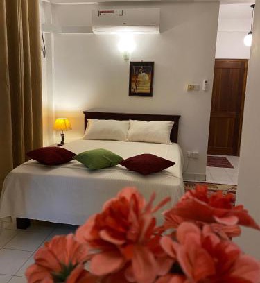 Hendala Bed & Breakfast | Sunshine Holiday Home at Wattala