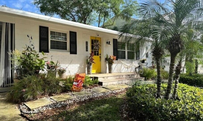 Ballast Point House | Sunshine House - 3 bed, 2 bath. Steps to Bayshoren