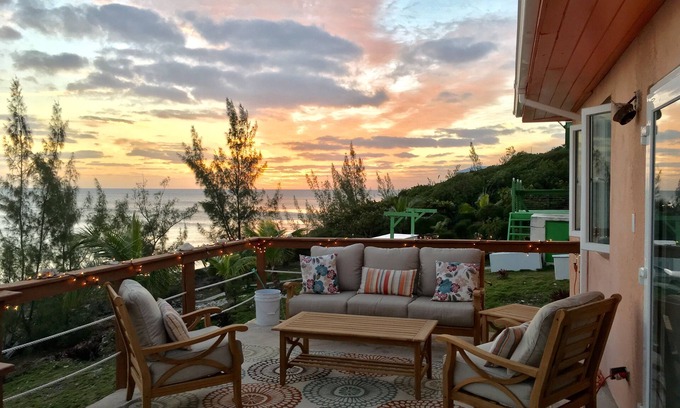 Rainbow Bay Villa | Sunshine☀️House, with private water entry and high-speed Internet.
