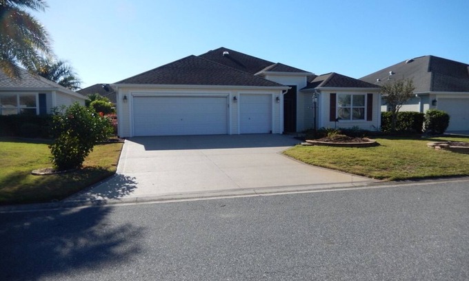 Dunedin House | Sunshine in The Villages Charming 2 bedroom with den, home in The Villages