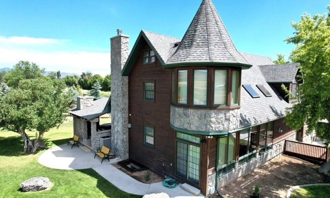 Oneida County House | SUNSHINE RANCHnElegant Country Retreat