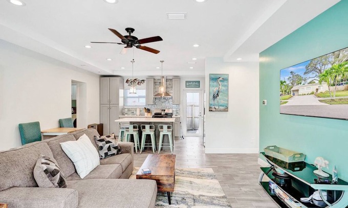River Oaks House | Sunshine Retreat FTL- 3 Bedroom vacation home in downtown Ft. Lauderdale