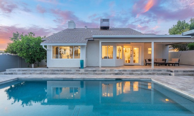 Sunset Ridge House | Sunshine Retreat: 3BR with Patio|BBQ|Pool