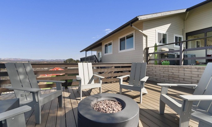 Cottonwood-Verde Village House | Sunshine's Hilltop Lookout