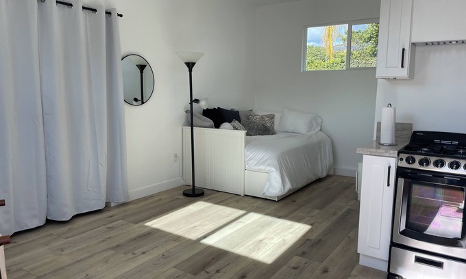 Valley Glen Apartment | Sunshine Studio
