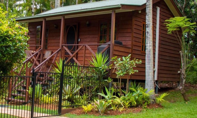West Woombye Cabin | Sunshine Valley Cottages