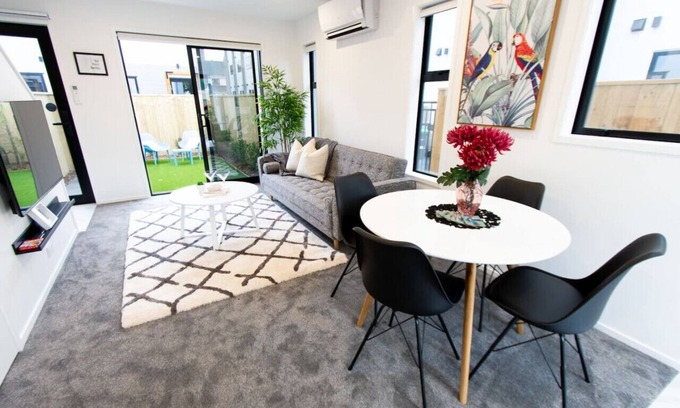 New Brighton House | Sunsoaked seaside 1 bedroom 1 bath