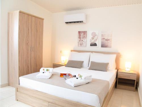 Petaloudes Apartment | SunView Studio