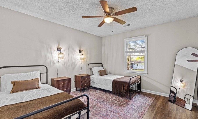 Watkinsville House | Sunwoven Townhouse half a mile to downtown!