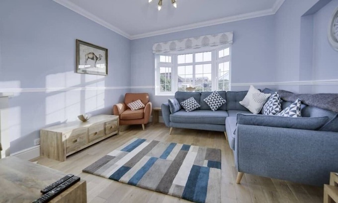 Rustington House | Super 5 Bedroom Family Friendly Retreat Rustington