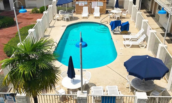 Broadmoor Hotel | Super 6 Inn & Suites Baton Rouge