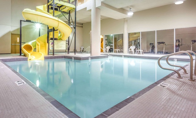 Abbotsford Hotel | Super 8 by Wyndham Abbotsford BC