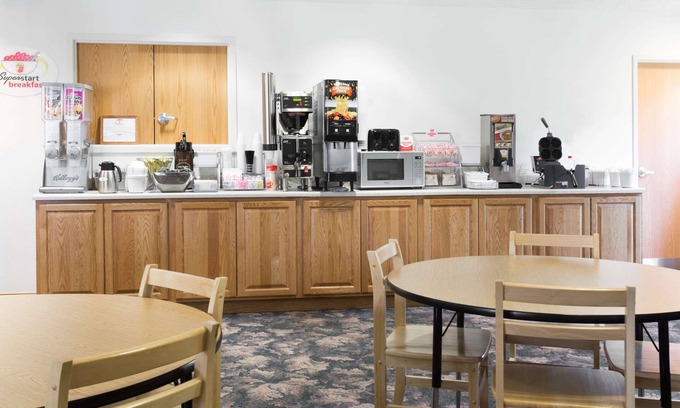 Alma Hotel | Super 8 by Wyndham Alma
