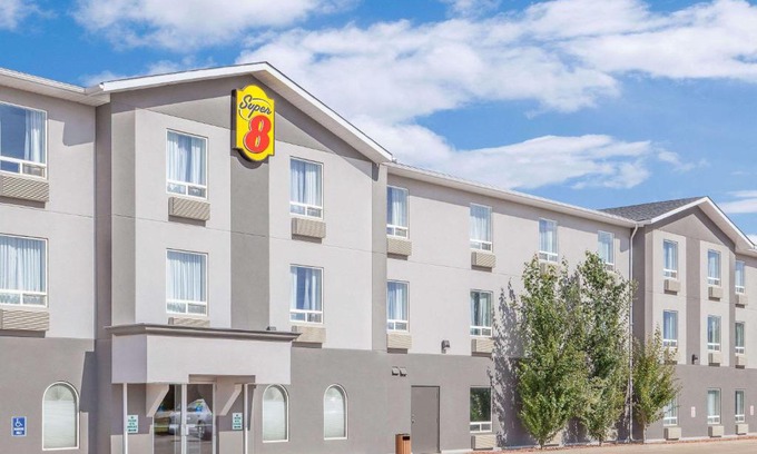 Athabasca Hotel | Super 8 by Wyndham Athabasca AB