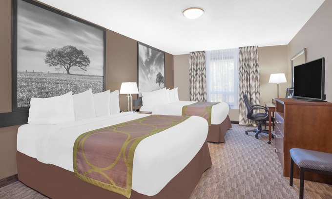 Athabasca Hotel | Super 8 by Wyndham Athabasca AB