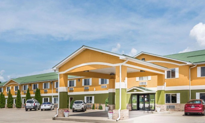 Avoca Hotel | Super 8 by Wyndham Bedford
