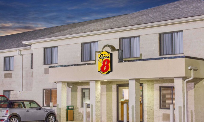 Bedford Hotel | Super 8 by Wyndham Bedford