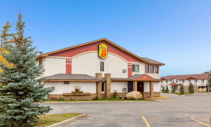 Bemidji Hotel | Super 8 by Wyndham Bemidji MN