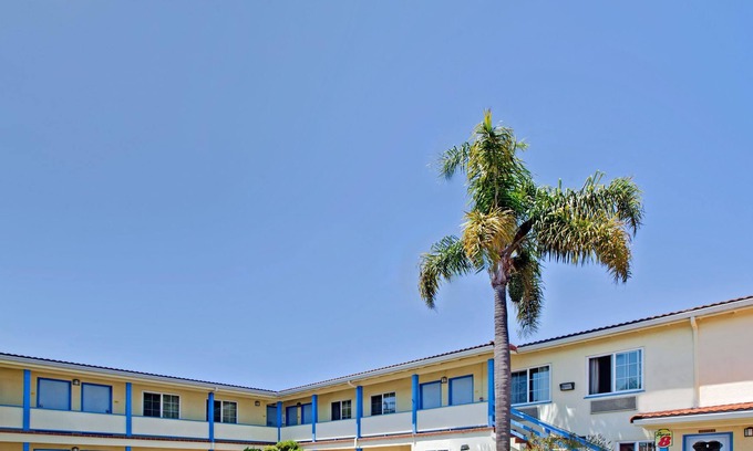 Central Berkeley Hotel | Super 8 by Wyndham Berkeley