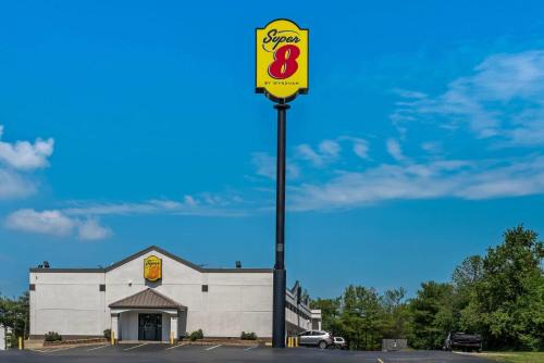 Brownsburg Hotel | Super 8 by Wyndham Brownsburg