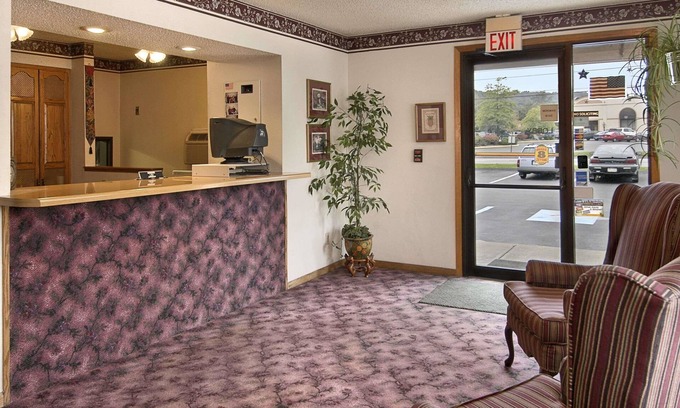 Butler Hotel | Super 8 by Wyndham Butler
