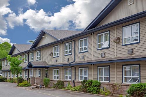 Algoma District Hotel | Super 8 by Wyndham Sault Ste Marie On